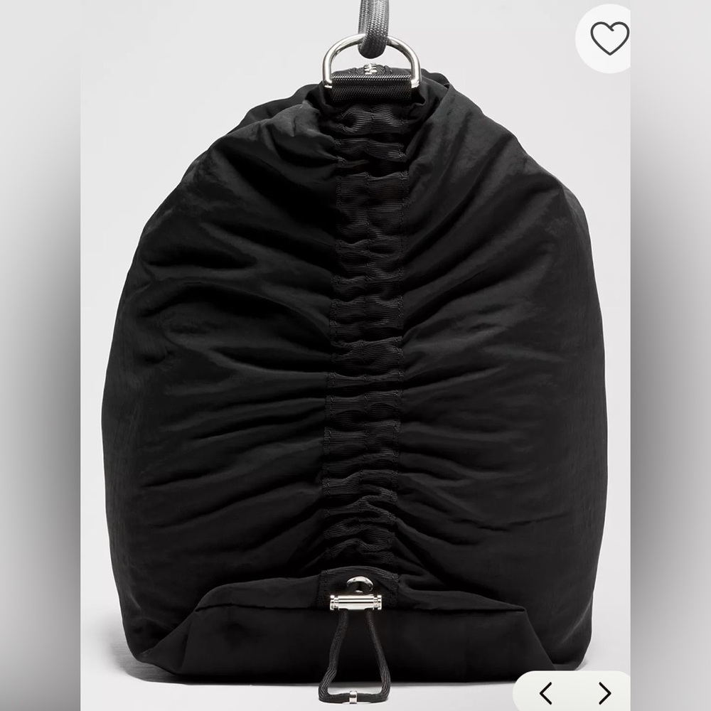 Lululemon Convertible Ruched Crossbody Bag
Large 16L - Picture 4 of 9